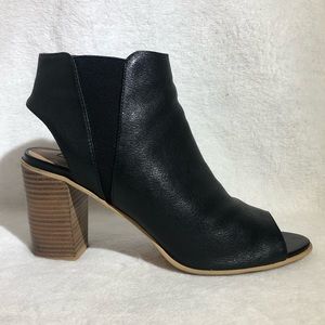 Steve Madden Black Nobell heels / Size 8.5